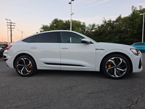 Used 2022 Audi e-tron Premium Plus w/ Premium Plus Package image 13