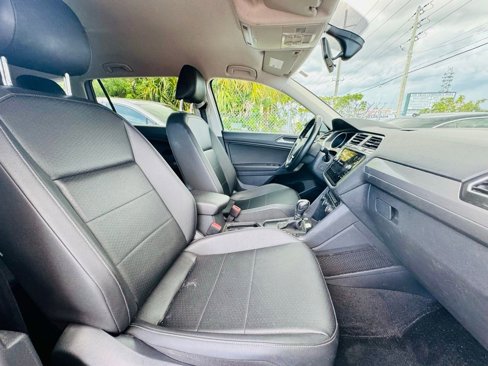 Used 2019 Volkswagen Tiguan SE image 14
