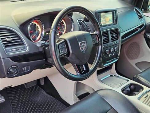 Used 2019 Dodge Grand Caravan SXT image 11