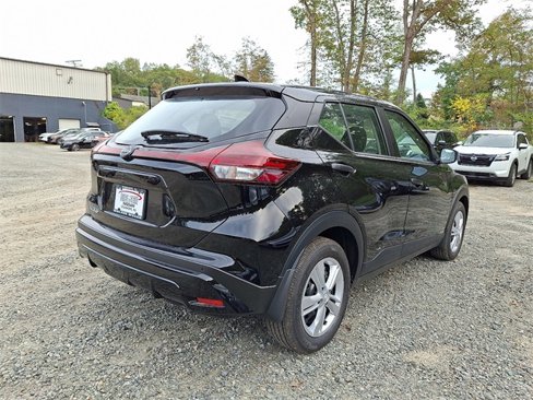 New 2025 Nissan Kicks S image 4