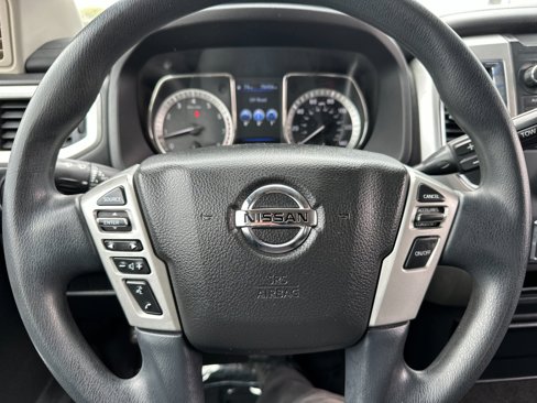 Used 2019 Nissan Titan SV image 21