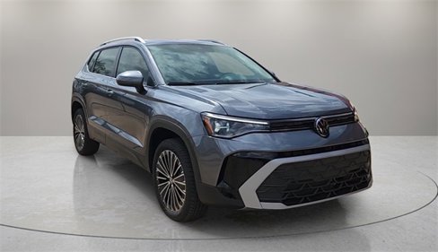 Certified 2025 Volkswagen Taos SE image 1