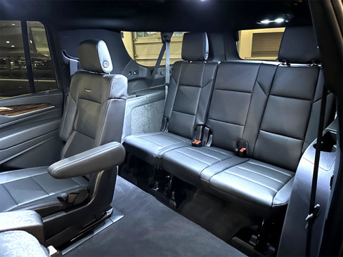 Used 2024 Cadillac Escalade ESV Luxury image 5
