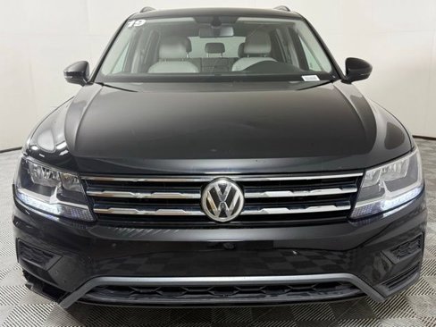 Used 2019 Volkswagen Tiguan SE w/ Panoramic Sunroof Package image 12