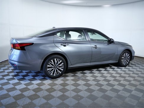 Used 2023 Nissan Altima 2.5 SV image 9