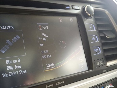Used 2017 Toyota Highlander Limited image 3