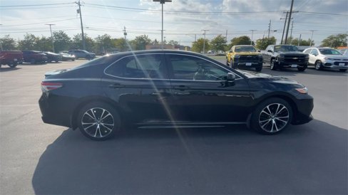 Used 2018 Toyota Camry SE image 9