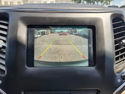 Used 2019 Jeep Cherokee Latitude w/ Cold Weather Group image 23