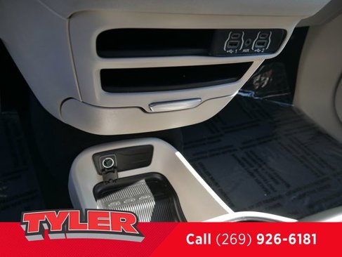 Used 2023 Chrysler Pacifica Touring-L image 36