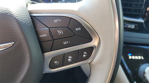 Certified 2019 Chrysler Pacifica Limited w/ Tire & Wheel Group image 14