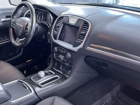 Used 2020 Chrysler 300 Touring image 30