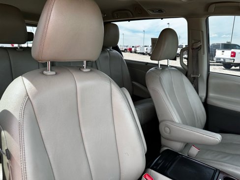 Used 2012 Toyota Sienna XLE image 14