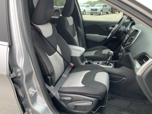 Used 2014 Jeep Cherokee Latitude w/ Comfort/Convenience Group image 52