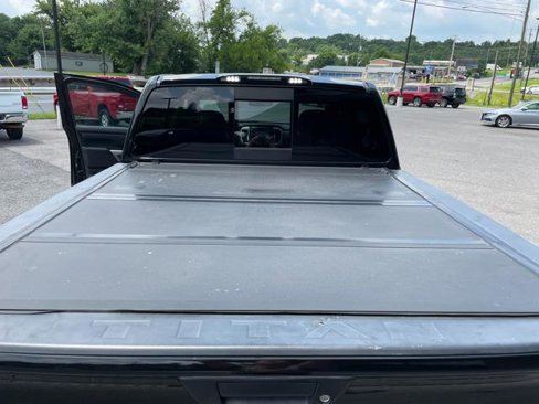 Used 2017 Nissan Titan SV image 28