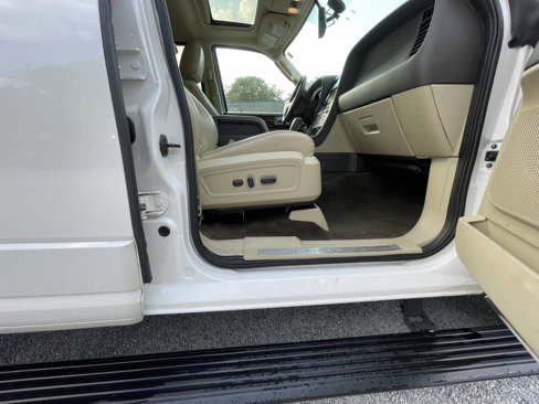 Used 2015 Lincoln Navigator L 4WD w/ Equipment Group 101A Reserve image 18