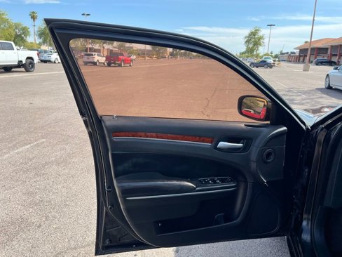 Used 2014 Chrysler 300 image 21