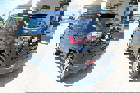 Certified 2022 Jeep Compass Latitude image 9