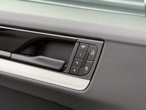 Certified 2025 Porsche Cayenne image 16