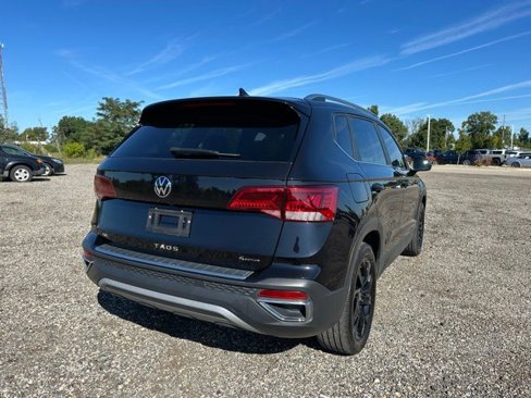 Used 2023 Volkswagen Taos SE w/ Panoramic Sunroof Package image 10