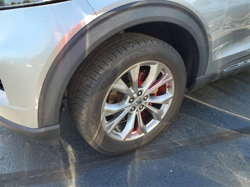 Used 2020 Ford Explorer XLT w/ Equipment Group 202A image 4