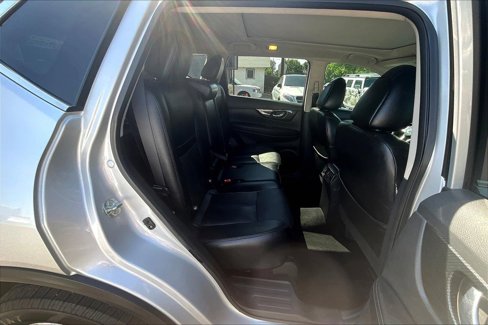 Used 2017 Nissan Rogue SL w/ SL Premium Package image 27