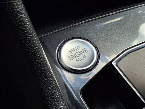 Used 2021 Volkswagen Tiguan S image 17