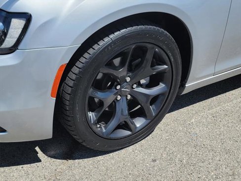 Certified 2022 Chrysler 300 Touring w/ Sport Appearance Package image 11