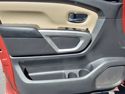 Used 2017 Nissan Titan SV image 19