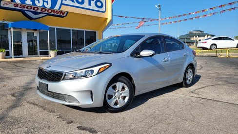 Used 2017 Kia Forte LX image 1