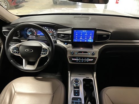 Used 2023 Ford Explorer XLT w/ Equipment Group 202A image 27