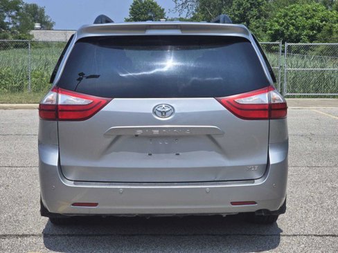 Used 2015 Toyota Sienna XLE Premium image 24