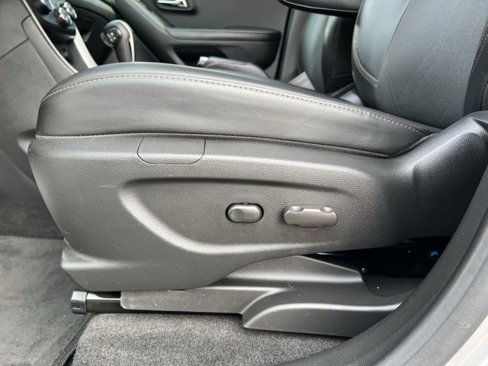 Used 2022 Chevrolet Trax LT w/ Redline Edition image 11
