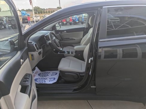 Used 2020 Kia Sportage LX image 12
