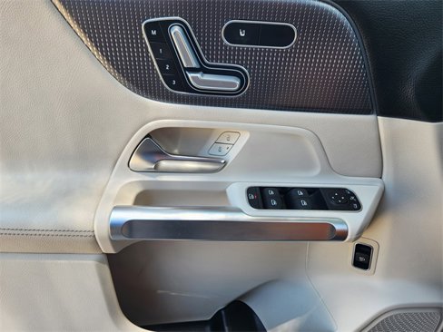 Used 2021 Mercedes-Benz GLB 250 image 23