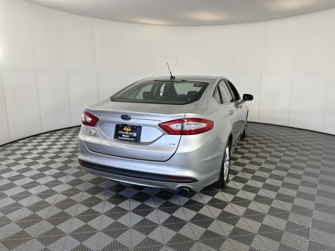 Used 2016 Ford Fusion SE image 10