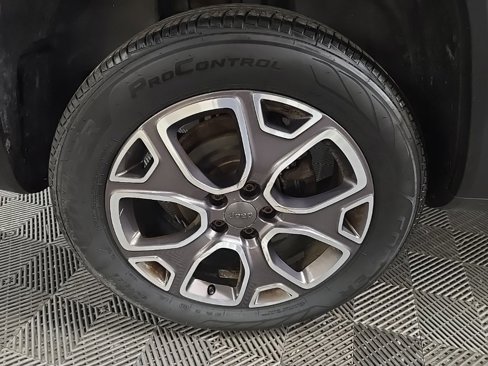 Used 2015 Jeep Renegade Limited image 10