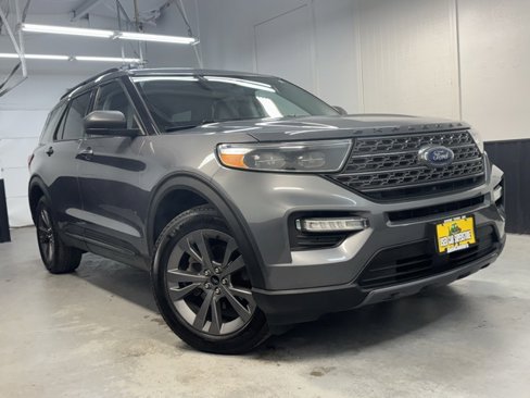Used 2021 Ford Explorer XLT w/ XLT Sport Appearance Package image 1