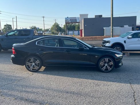 Used 2021 Volvo S60 T6 Inscription image 4
