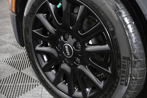 Used 2019 MINI Cooper 2-Door Hardtop w/ Signature Upholstery Package image 27