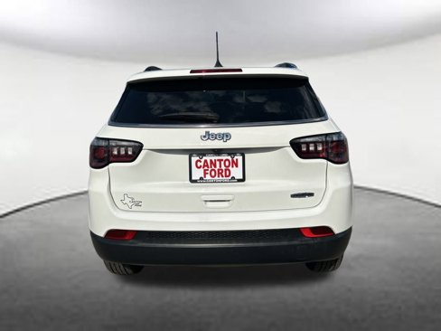 Used 2022 Jeep Compass Latitude image 4