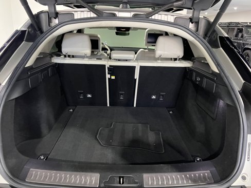 Used 2018 Land Rover Range Rover Velar R-Dynamic HSE image 18