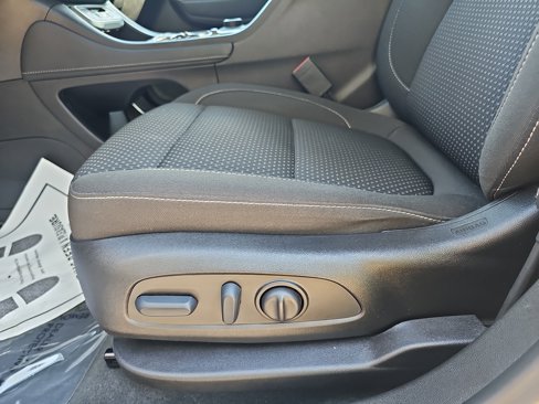 Used 2023 GMC Acadia SLE w/ Driver Convenience Package image 31