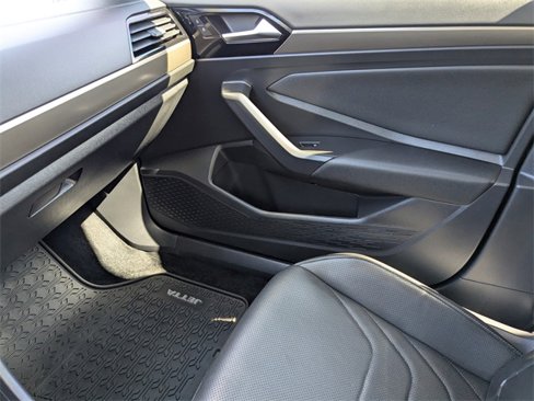 Certified 2019 Volkswagen Jetta SEL Premium image 18