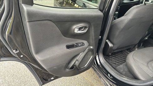 Used 2019 Jeep Renegade Latitude image 18