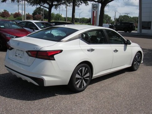 Used 2021 Nissan Altima 2.5 SV image 3