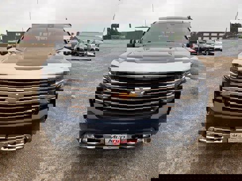 Used 2019 Chevrolet Silverado 1500 High Country w/ Safety Package II image 2