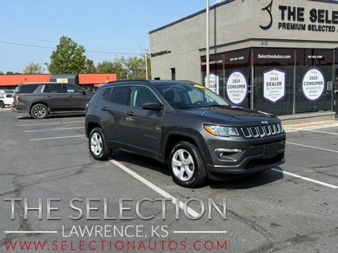 Used 2017 Jeep Compass Latitude w/ Cold Weather Group image 1