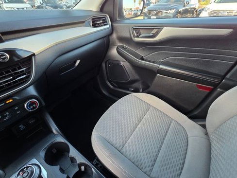 Used 2022 Ford Escape SE image 32