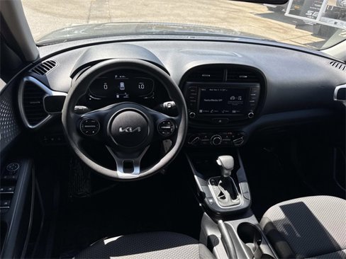 Used 2023 Kia Soul LX w/ LX Technology Package image 11