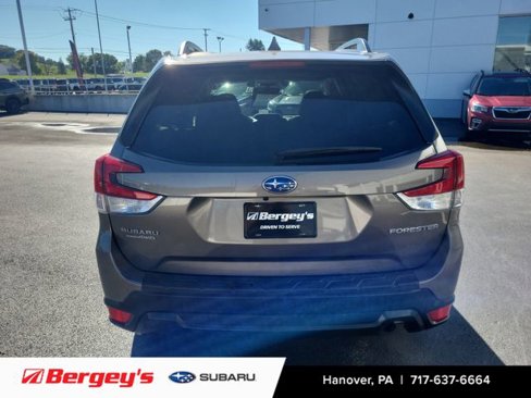 Used 2020 Subaru Forester Premium image 4